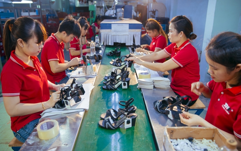 Tiếp xúc nhiệt độ cao và ồn liên quan đến sức khỏe tâm thần của công nhân sản xuất giày Tiếp xúc nhiệt độ cao và ồn liên quan đến sức khỏe tâm thần của công nhân sản xuất giày