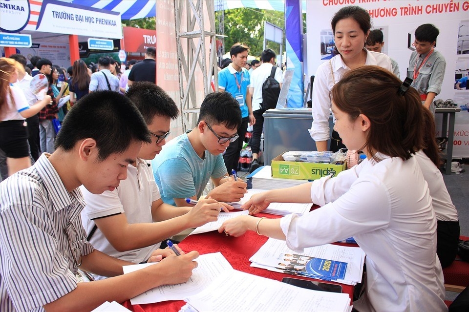 Giáo dục nghề nghiệp trong bối cảnh khủng hoảng Covid-19 - kinh nghiệm từ một số nước GDNN trong bối cảnh Covid-19 - kinh nghiệm từ một số nước và gợi ý cho Việt Nam