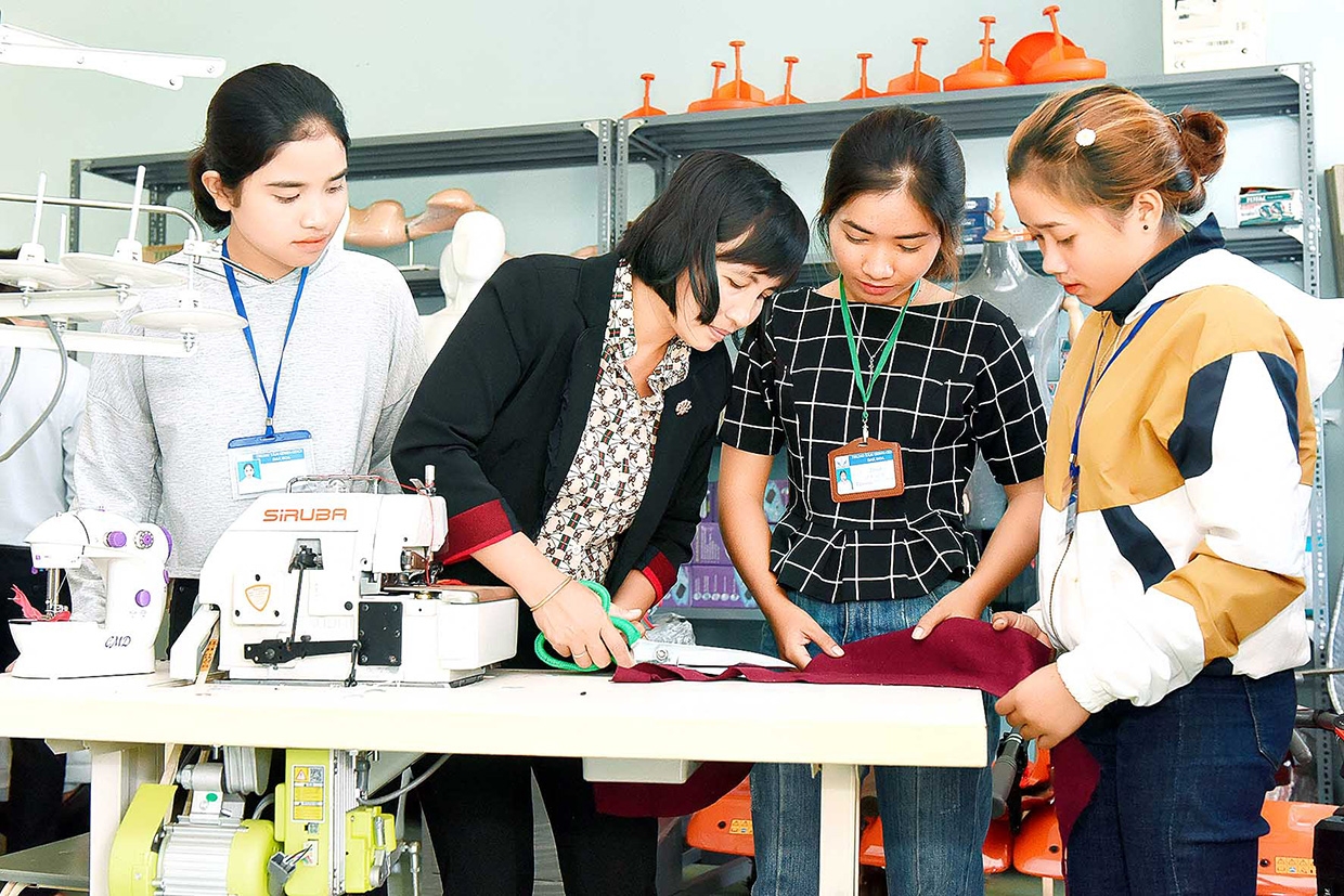 Giáo dục nghề nghiệp trong bối cảnh khủng hoảng Covid-19 - kinh nghiệm từ một số nước GDNN trong bối cảnh Covid-19 - kinh nghiệm từ một số nước và gợi ý cho Việt Nam