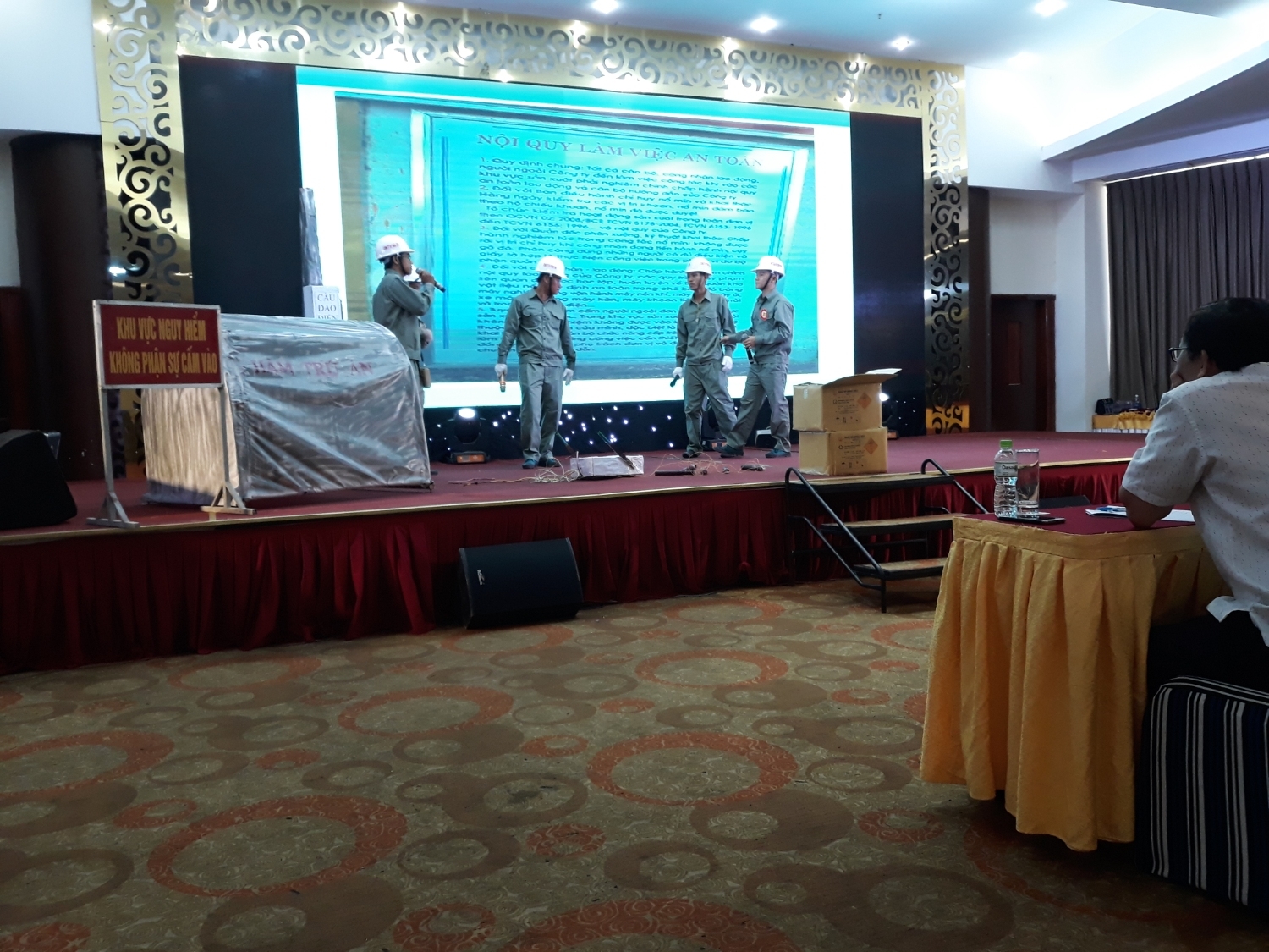 Những biến đổi tích cực trong cơ cấu giai cấp công nhân nước ta hiện nay Những biến đổi tích cực trong cơ cấu giai cấp công nhân nước ta hiện nay