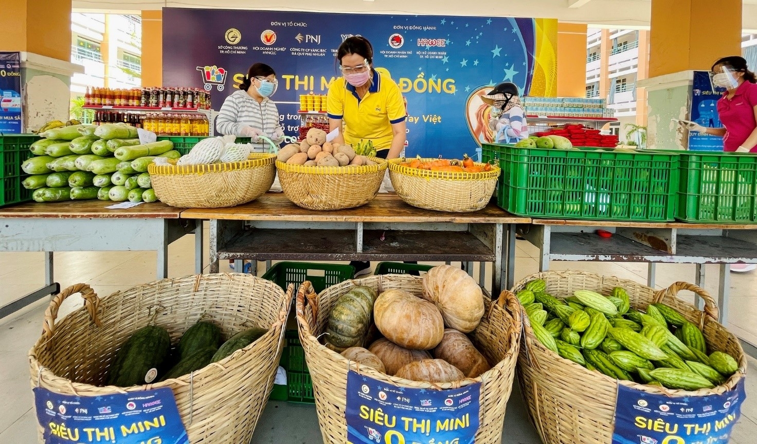 Công tác chăm lo bảo vệ người lao động trong bối cảnh Covid -19 của công đoàn Công tác chăm lo bảo vệ người lao động trong bối cảnh Covid-19 của công đoàn