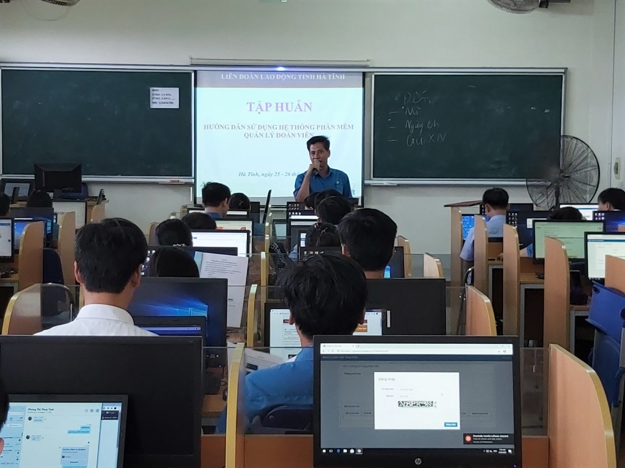 Đảng cần công đoàn làm tốt chức năng nhiệm vụ của mình trong tình hình mới Đảng cần công đoàn làm tốt chức năng nhiệm vụ của mình trong tình hình mới