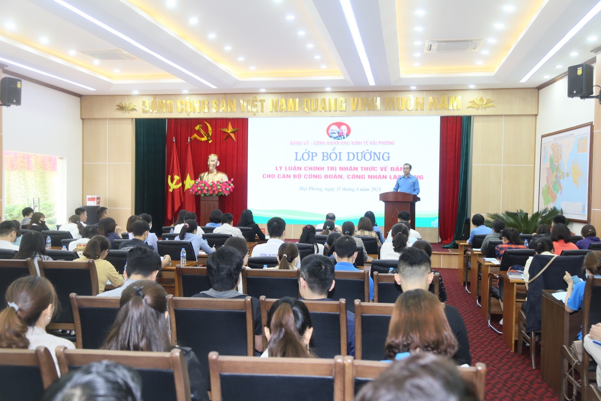 Đảng cần công đoàn làm tốt chức năng nhiệm vụ của mình trong tình hình mới Đảng cần công đoàn làm tốt chức năng nhiệm vụ của mình trong tình hình mới