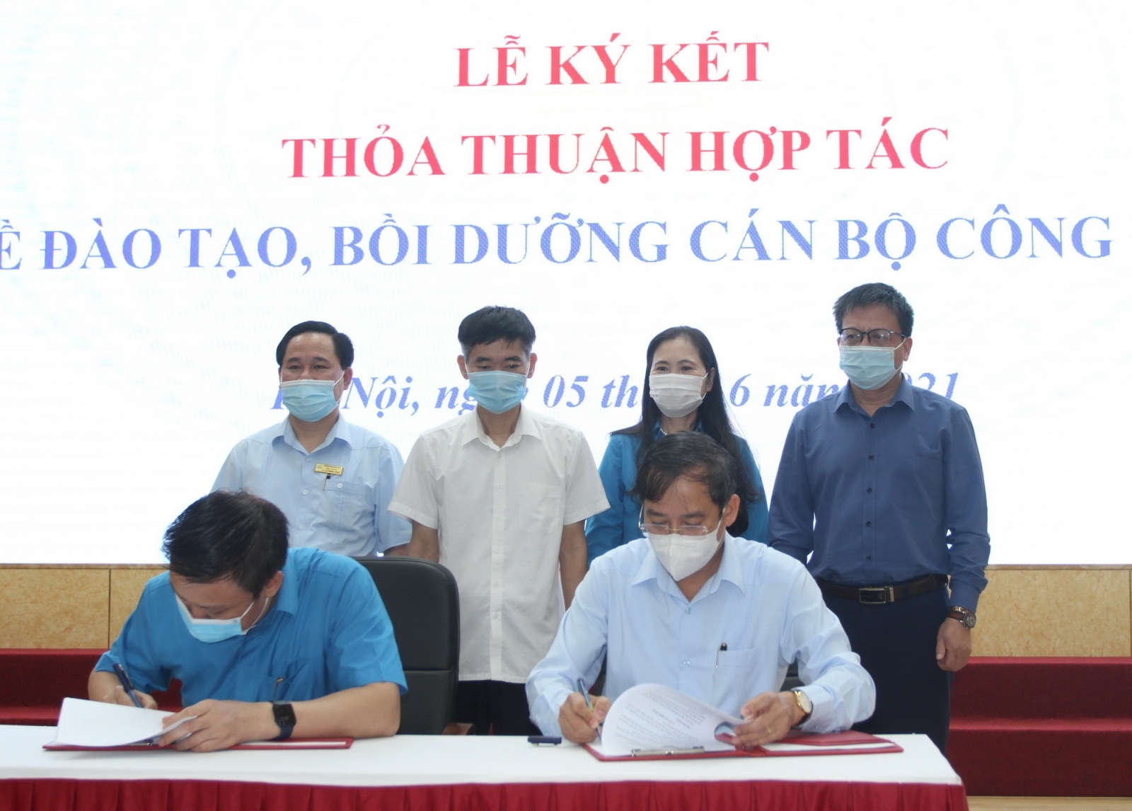 Đảng cần công đoàn làm tốt chức năng nhiệm vụ của mình trong tình hình mới Đảng cần công đoàn làm tốt chức năng nhiệm vụ của mình trong tình hình mới