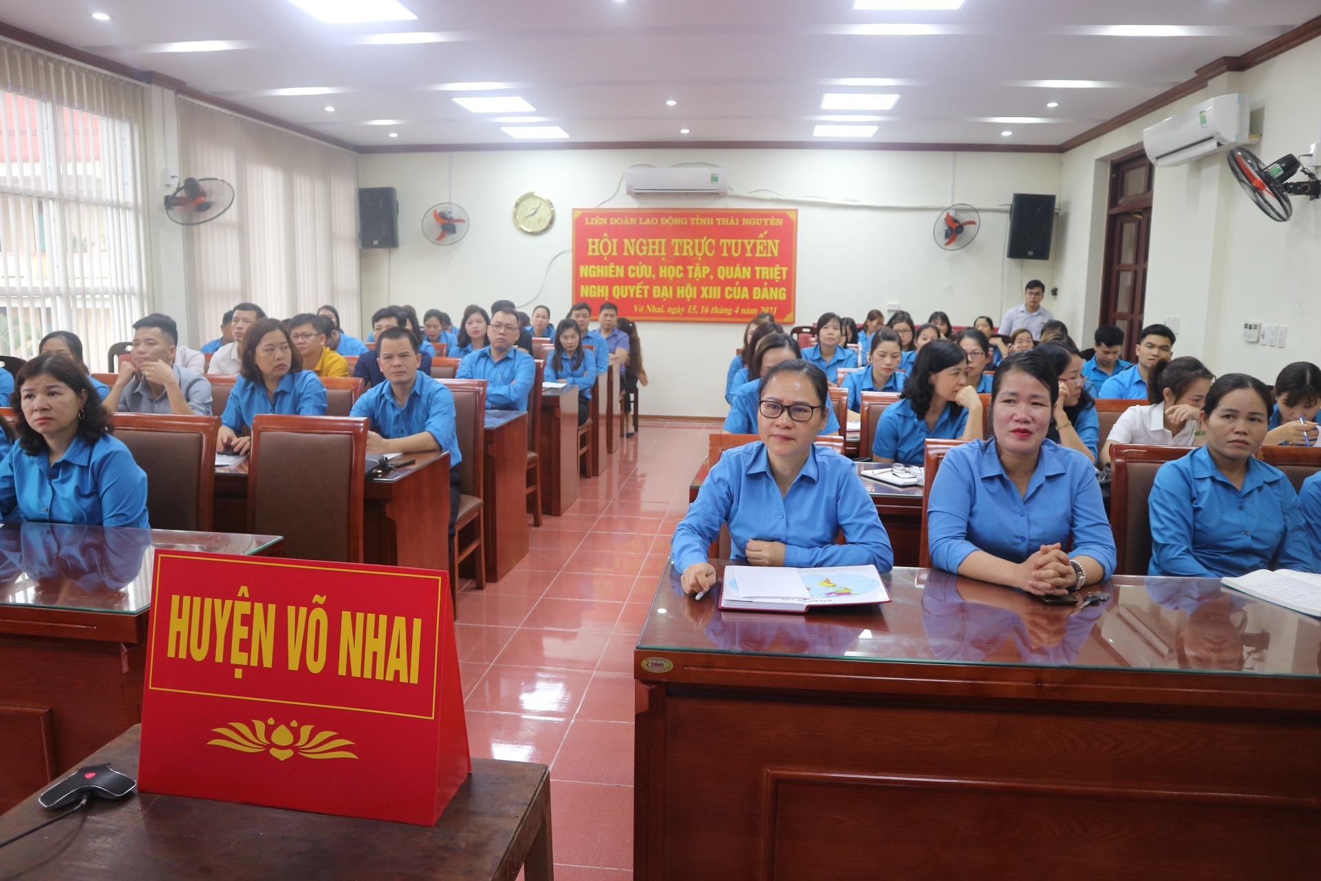 Đảng cần công đoàn làm tốt chức năng nhiệm vụ của mình trong tình hình mới Đảng cần công đoàn làm tốt chức năng nhiệm vụ của mình trong tình hình mới