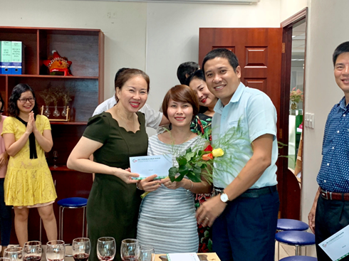 Lao động nữ làm việc tại các khu công nghiệp, khu chế xuất và vai trò của công đoàn Lao động nữ làm việc tại các khu công nghiệp, khu chế xuất và vai trò của công đoàn