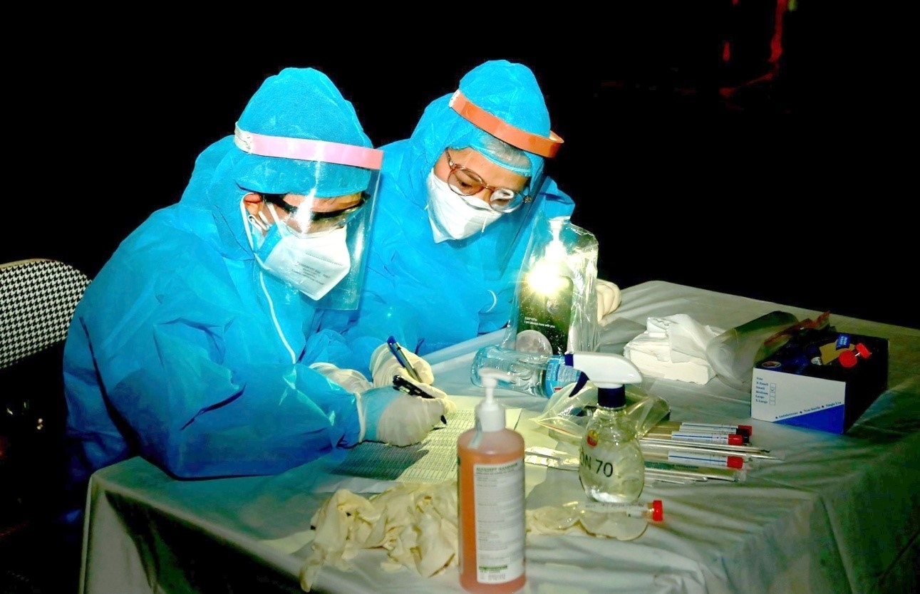 Bảo đảm an toàn cho các nhân viên y tế trên tuyến đầu chống dịch Bảo đảm an toàn cho các nhân viên y tế trên tuyến đầu chống dịch