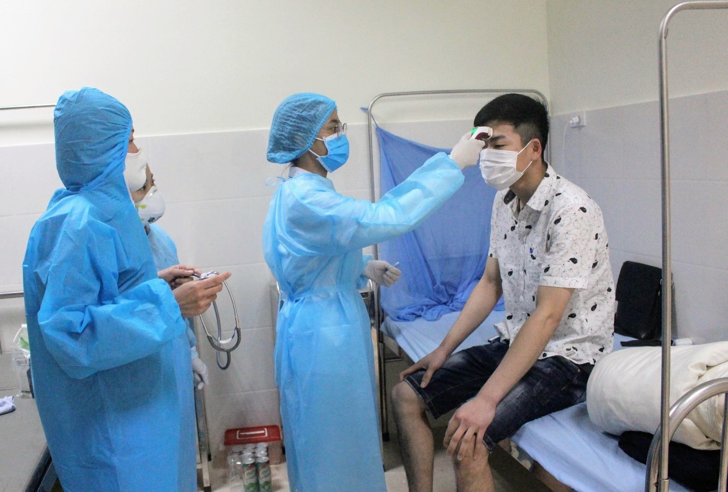 Bảo đảm an toàn cho các nhân viên y tế trên tuyến đầu chống dịch Bảo đảm an toàn cho các nhân viên y tế trên tuyến đầu chống dịch