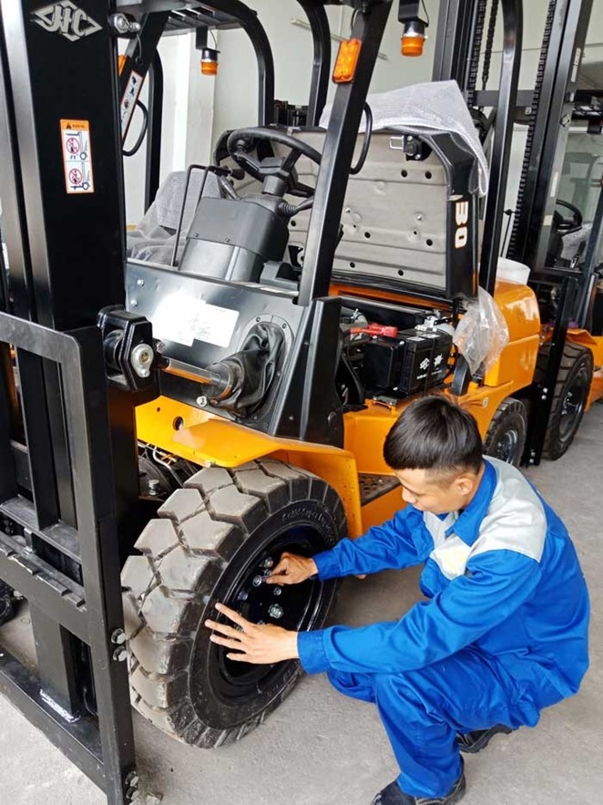 An toàn lao động trong sử dụng, vận hành xe nâng hàng dùng động cơ
