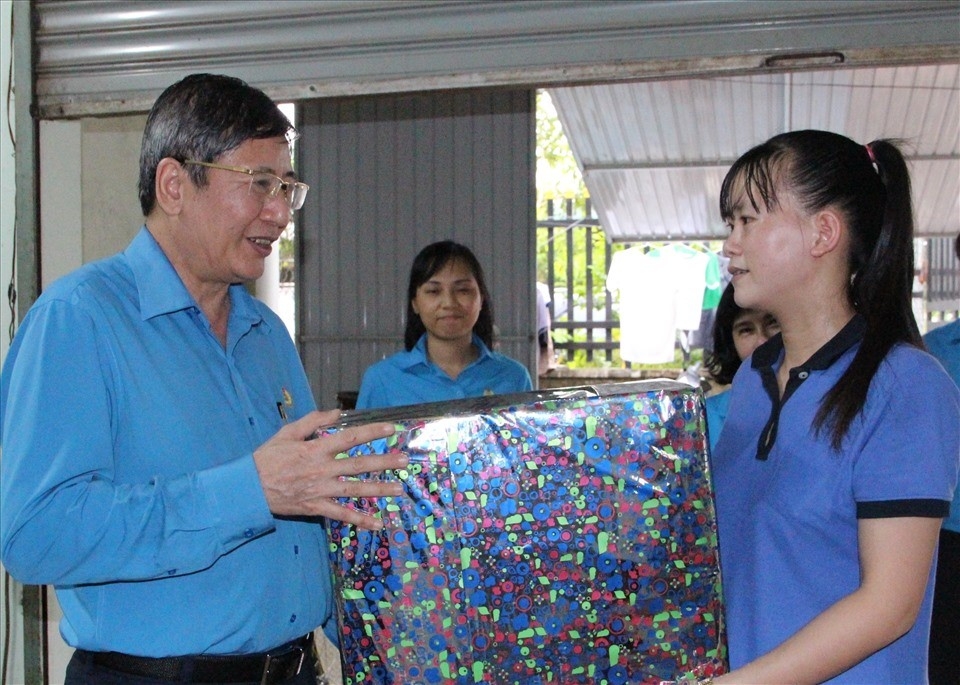 Một số vấn đề then chốt để xây chắc nền móng tổ chức Công đoàn Việt Nam