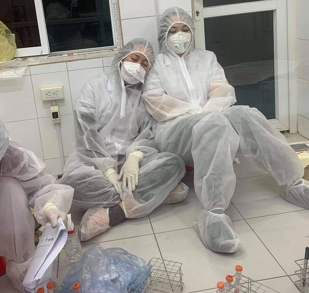 Chăm sóc sức khỏe tâm thần cho nhân viên Y tế trong phòng, chống dịch Covid-19 Chăm sóc sức khỏe tâm thần cho nhân viên Y tế trong phòng, chống dịch Covid-19