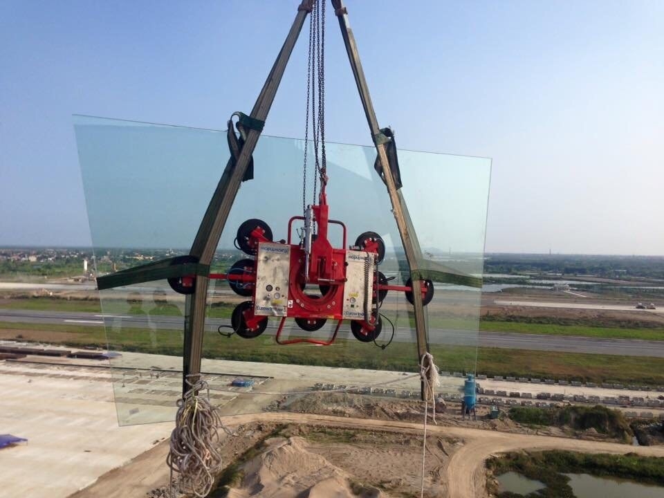 Cửa và vách nhôm kính bao che: An toàn là yếu tố hàng đầu để nói về sản phẩm Cửa và vách nhôm kính bao che: An toàn là yếu tố hàng đầu để nói về sản phẩm