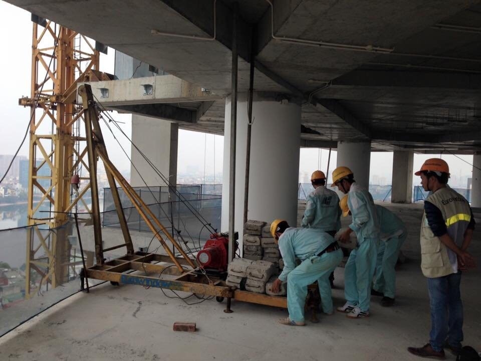 Cửa và vách nhôm kính bao che: An toàn là yếu tố hàng đầu để nói về sản phẩm Cửa và vách nhôm kính bao che: An toàn là yếu tố hàng đầu để nói về sản phẩm