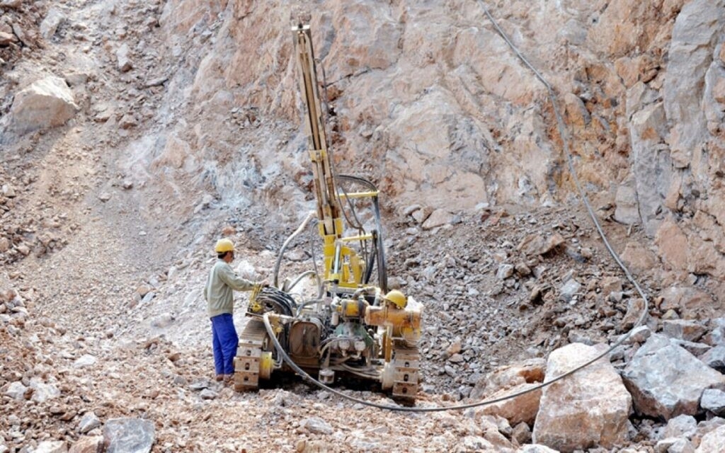 Đánh giá nguy cơ rủi ro, mất an toàn trong hoạt động nổ mìn tại các mỏ khai thác đá Đánh giá nguy cơ rủi ro, mất an toàn trong hoạt động nổ mìn tại các mỏ khai thác đá