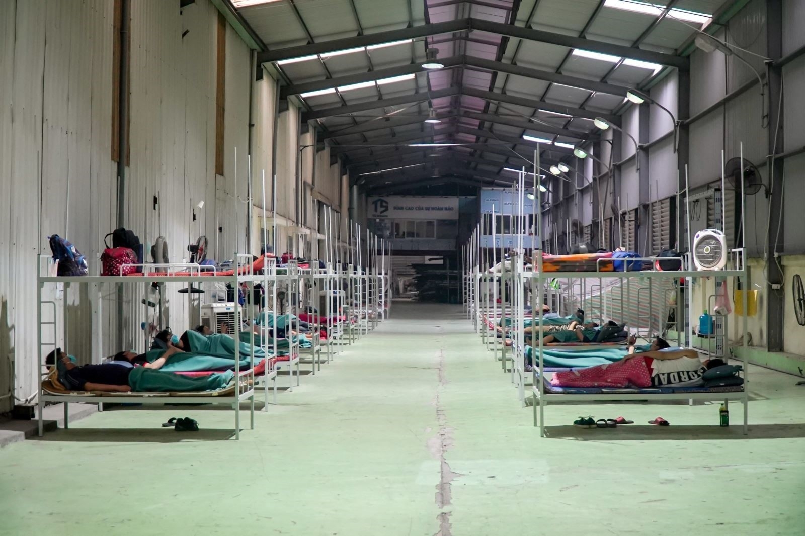 Để tái sản xuất an toàn Để tái sản xuất an toàn cho công nhân, người lao động