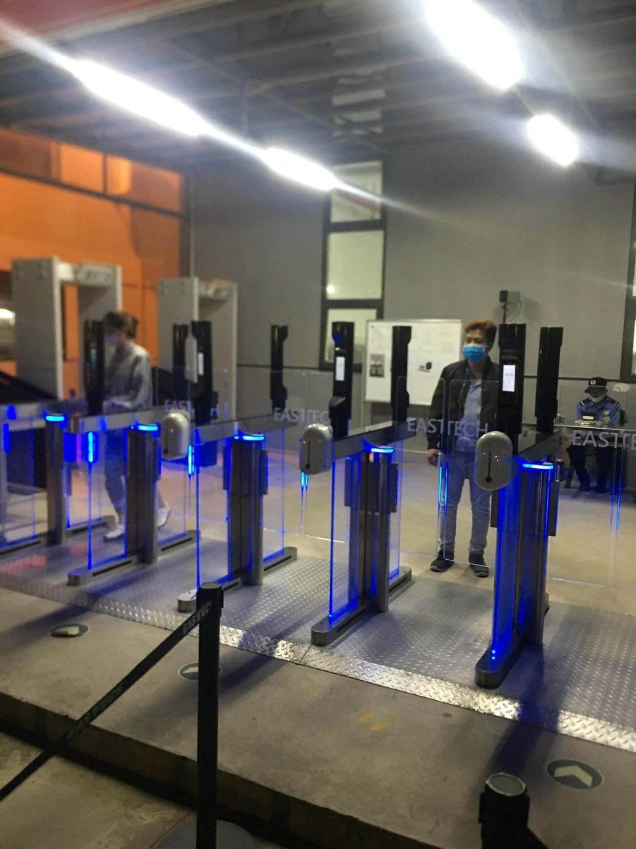 Để tái sản xuất an toàn Để tái sản xuất an toàn cho công nhân, người lao động