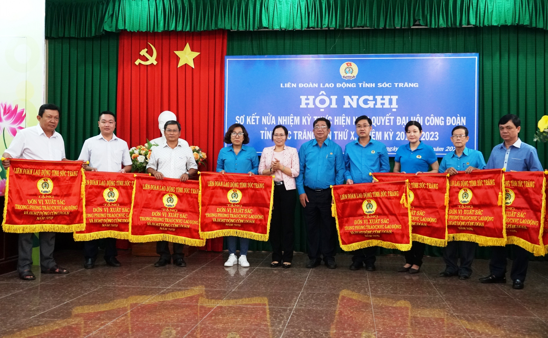 Người cán bộ học tập và làm theo lời Bác