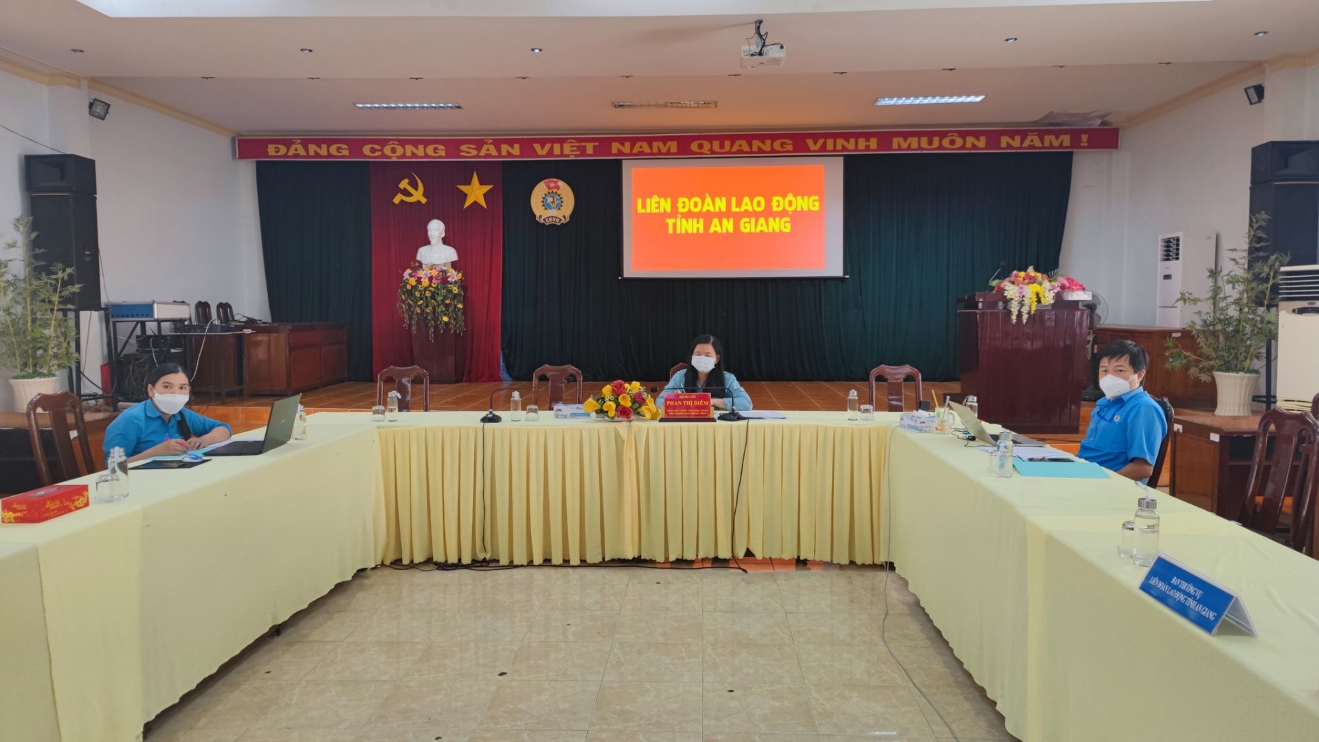 Để thi đua không chỉ có Để thi đua không chỉ có