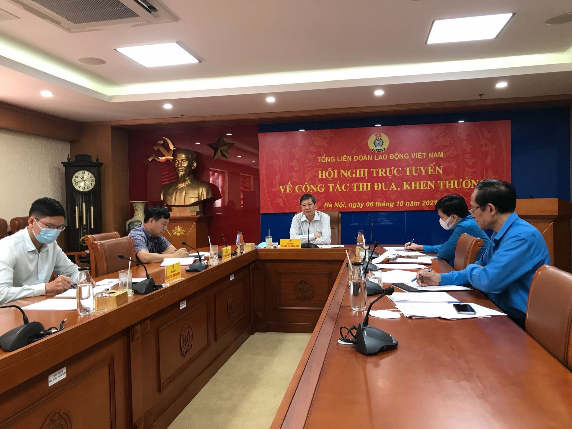 Để thi đua không chỉ có Để thi đua không chỉ có