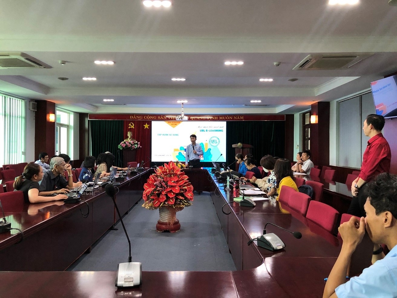 Phát huy vai trò đổi mới sáng tạo của giảng viên trong đào tạo trực tuyến