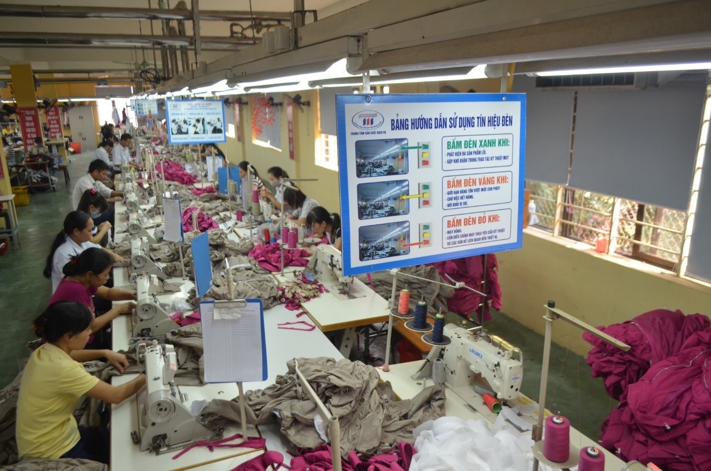 Phối hợp cùng chuyên môn gắn đào tạo với thực hành Phối hợp cùng chuyên môn gắn đào tạo với thực hành