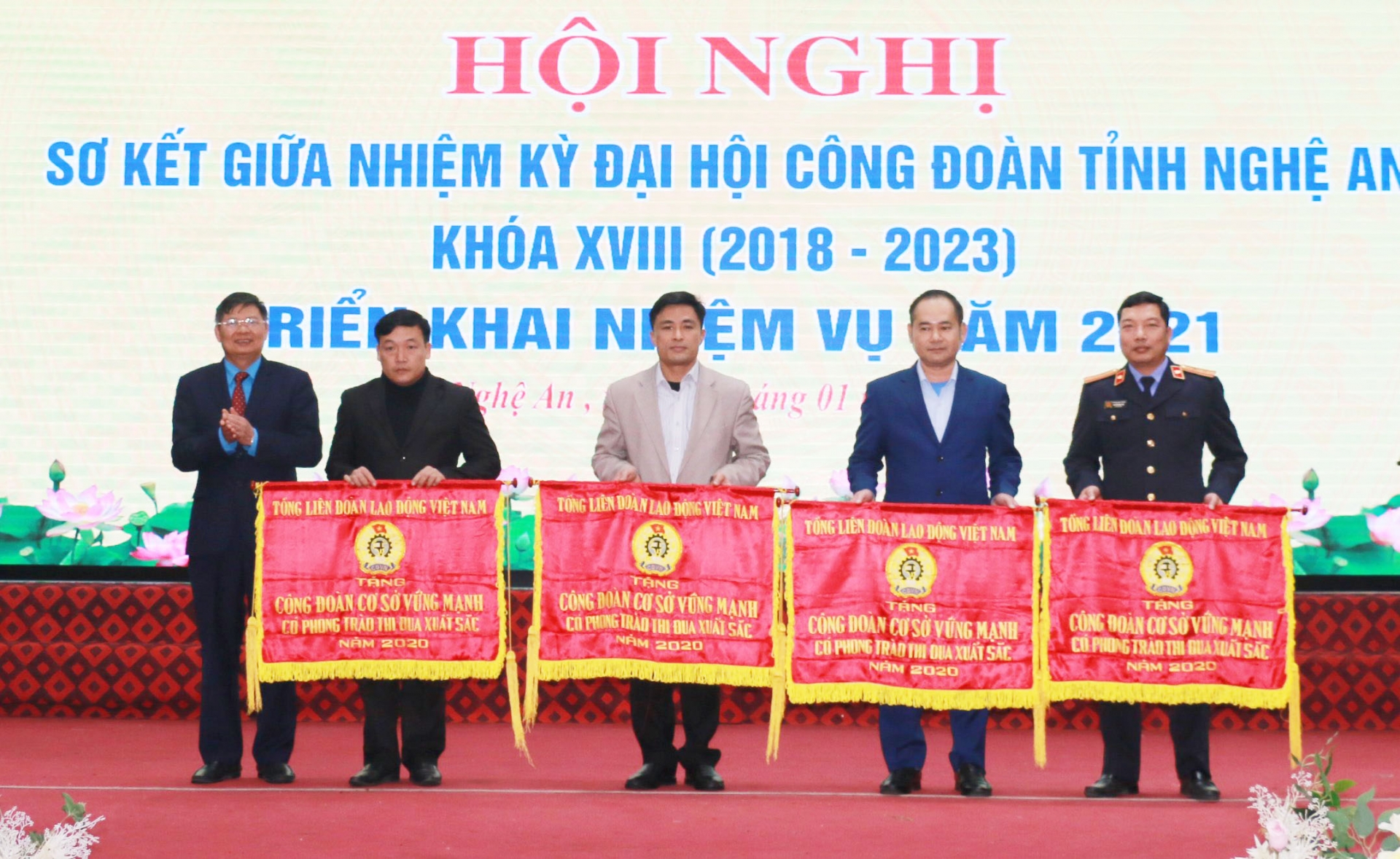 Đồng lòng xây dựng Công đoàn Nghệ An mẫu mực, chuyên nghiệp Đồng lòng xây dựng Công đoàn Nghệ An mẫu mực, chuyên nghiệp