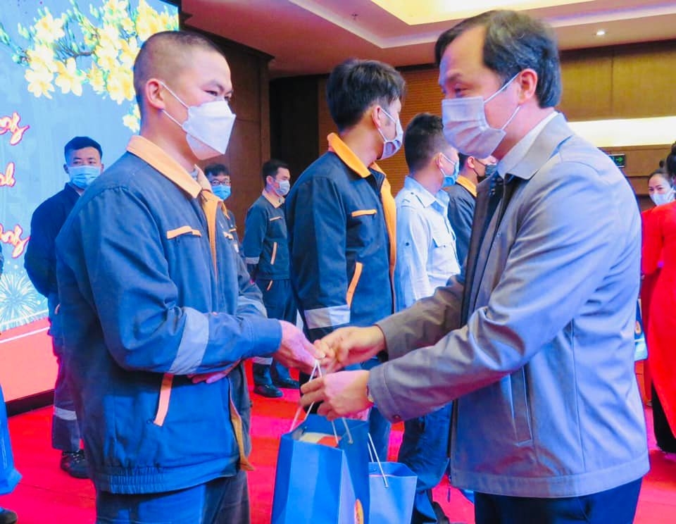 Bí thư Tỉnh ủy Hà Tĩnh đánh giá cao ý nghĩa chương trình Tết Sum vầy của Công đoàn KKT