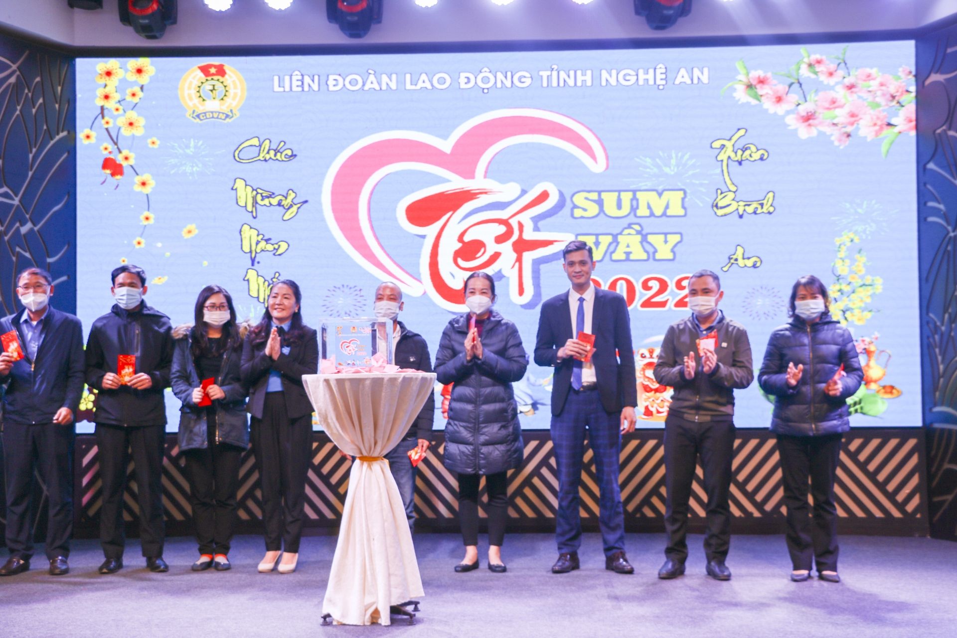 LĐLĐ tỉnh trao quà “Tết sum vầy” cho CNLĐ ngành Công Thương. LĐLĐ tỉnh trao quà “Tết sum vầy” cho CNLĐ ngành Công Thương.