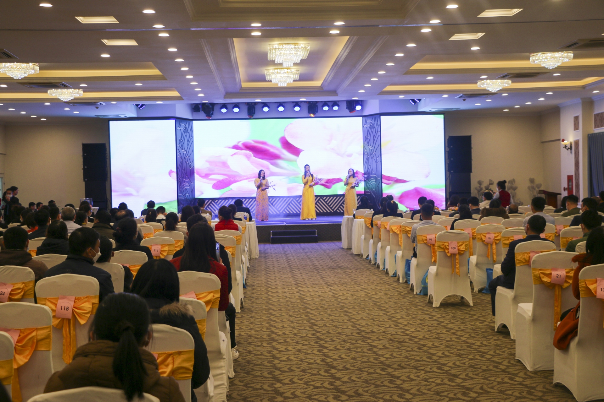 LĐLĐ tỉnh trao quà “Tết sum vầy” cho CNLĐ ngành Công Thương. LĐLĐ tỉnh trao quà “Tết sum vầy” cho CNLĐ ngành Công Thương.