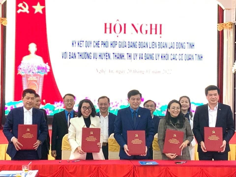 Đảng đoàn LĐLĐ tỉnh Nghệ An ký kết quy chế phối hợp với BTV huyện, thành, thị ủy Đảng đoàn LĐLĐ tỉnh Nghệ An ký kết quy chế phối hợp với BTV huyện, thành, thị ủy