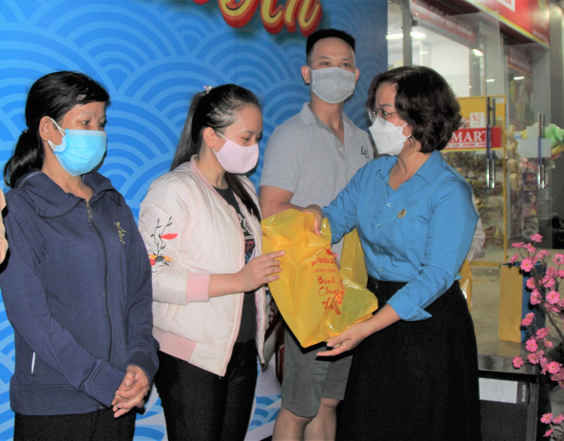 Nhà Văn hóa Lao động TP Đà Nẵng: Trao 800 chiếc bánh chưng cho công nhân lao động