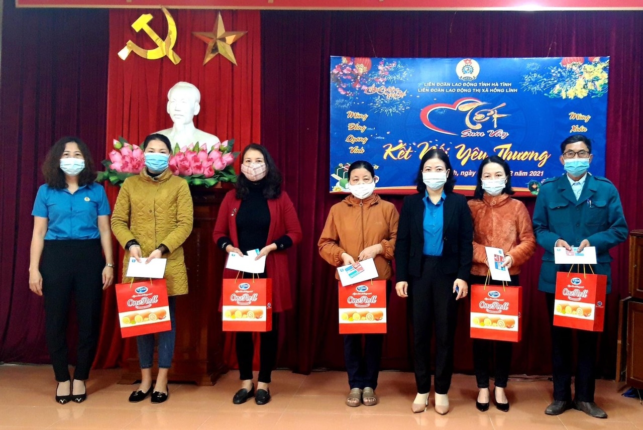 Phía sau những món quà