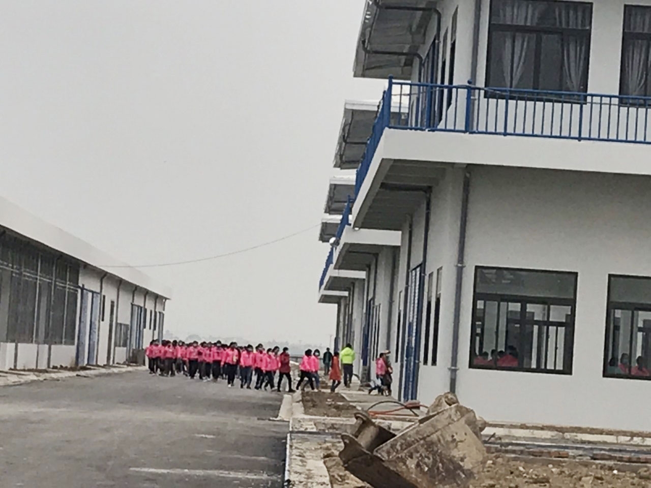 Công nhân Công ty TNHH VietGlory đã đi làm trở lại Công nhân Công ty TNHH VietGlory đã đi làm trở lại