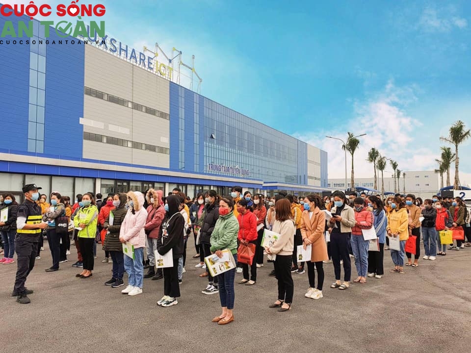 Nghệ An, Hà Tĩnh: 98% công nhân lao động tại các KKT đi làm trở lại Nghệ An, Hà Tĩnh: 98% công nhân lao động tại các KKT đi làm trở lại