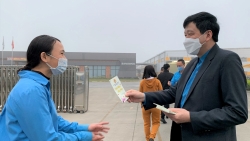 LĐLĐ tỉnh Nghệ An thăm hỏi, lì xì cho công nhân lao động trong ngày đi làm trở lại