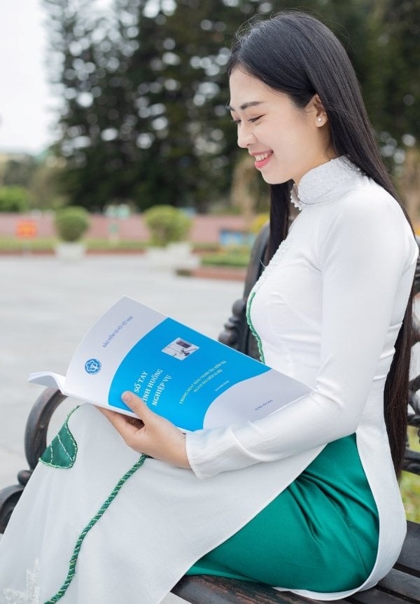 Nữ CCVCLĐ Công đoàn Viên chức Nghệ An hưởng ứng sôi nổi cuộc thi ảnh áo dài