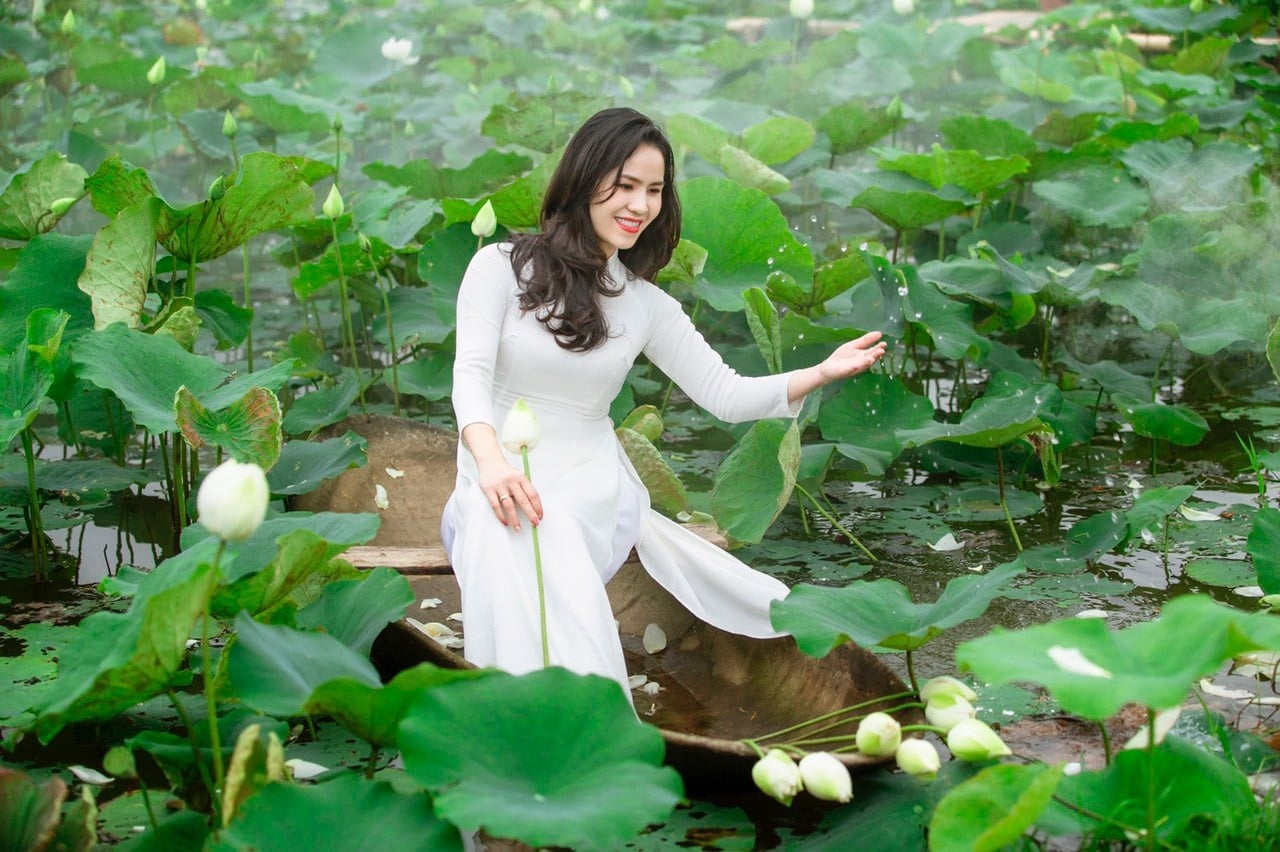 Nữ CCVCLĐ Công đoàn Viên chức Nghệ An hưởng ứng sôi nổi cuộc thi ảnh áo dài