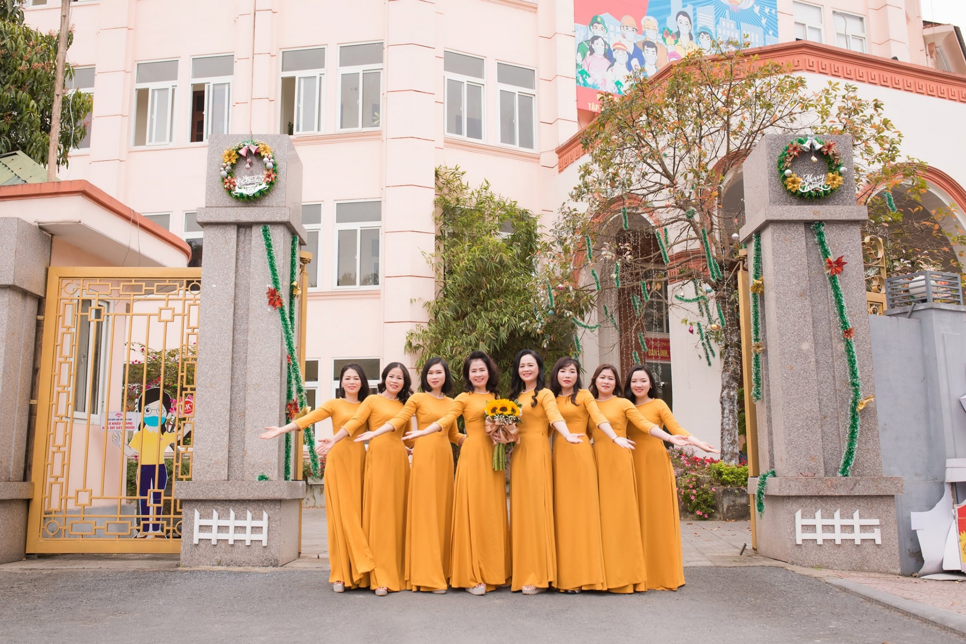 Nữ CCVCLĐ Công đoàn Viên chức Nghệ An hưởng ứng sôi nổi cuộc thi ảnh áo dài