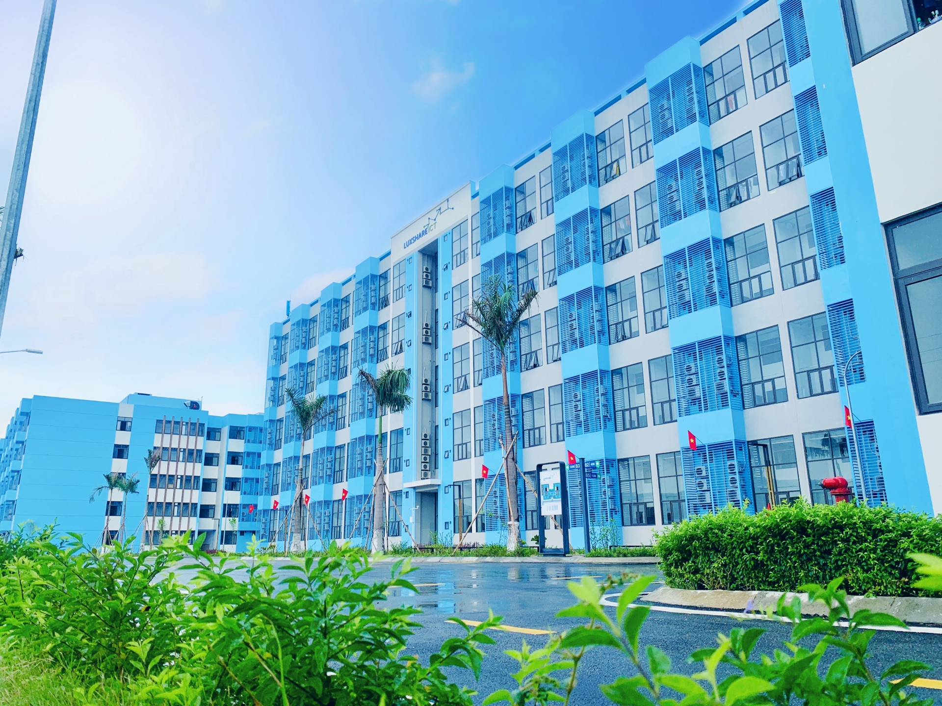 Công nhân lao động khoe hình ảnh về công ty đẹp nhất Nghệ An Công nhân lao động khoe hình ảnh về công ty đẹp nhất Nghệ An