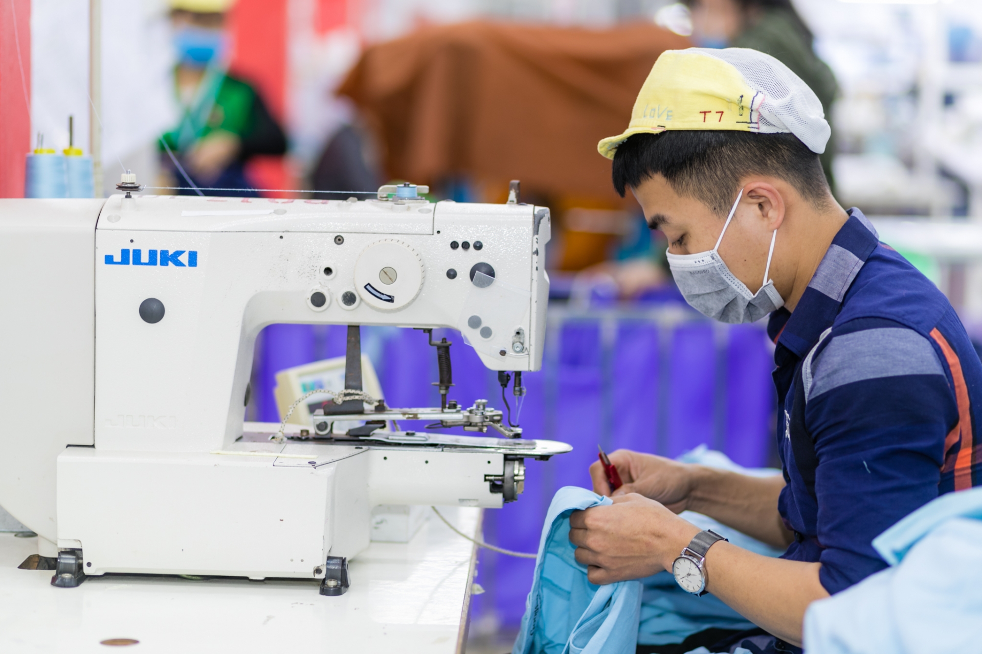 Tăng giờ làm thêm: Vấn đề được doanh nghiệp và người lao động quan tâm Tăng giờ làm thêm: Vấn đề được doanh nghiệp và người lao động quan tâm