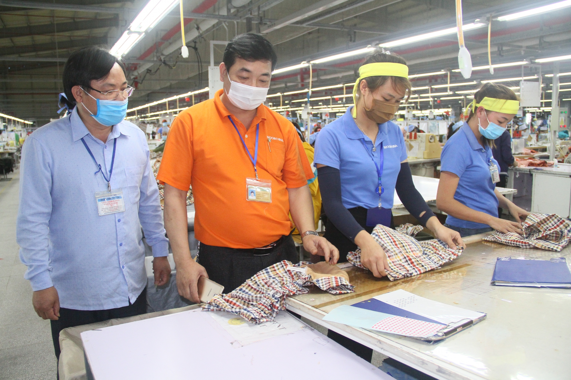 Tăng giờ làm thêm: Vấn đề được doanh nghiệp và người lao động quan tâm Tăng giờ làm thêm: Vấn đề được doanh nghiệp và người lao động quan tâm