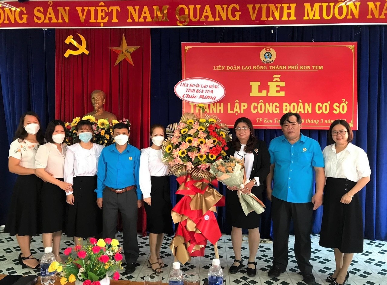 Công đoàn Kon Tum: Thành lập công đoàn cơ sở đầu tiên trong năm 2022 Công đoàn Kon Tum: Thành lập công đoàn cơ sở đầu tiên trong năm 2022