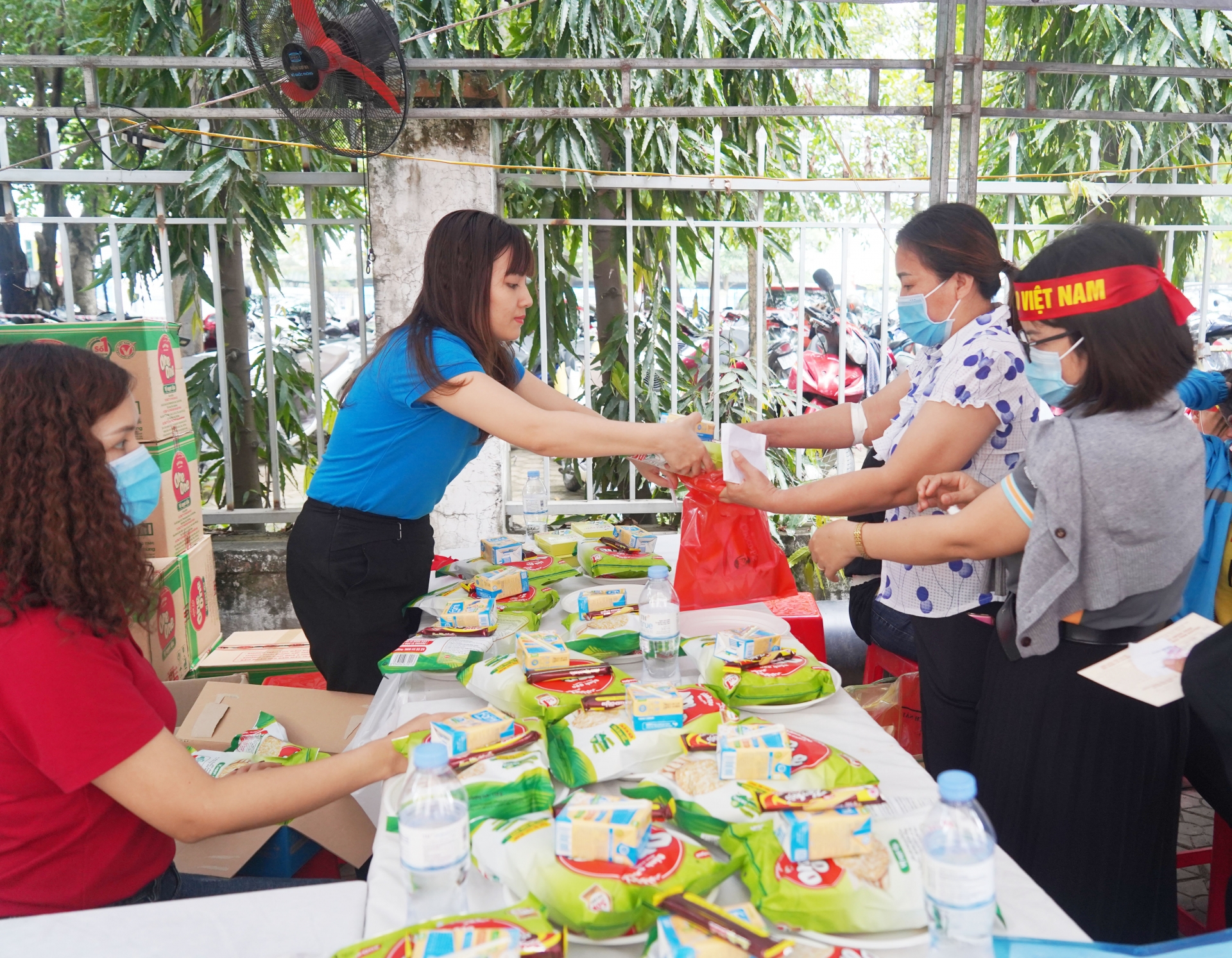 Hơn 500 công nhân Khu kinh tế Đông Nam Nghệ An tham gia hiến máu tình nguyện