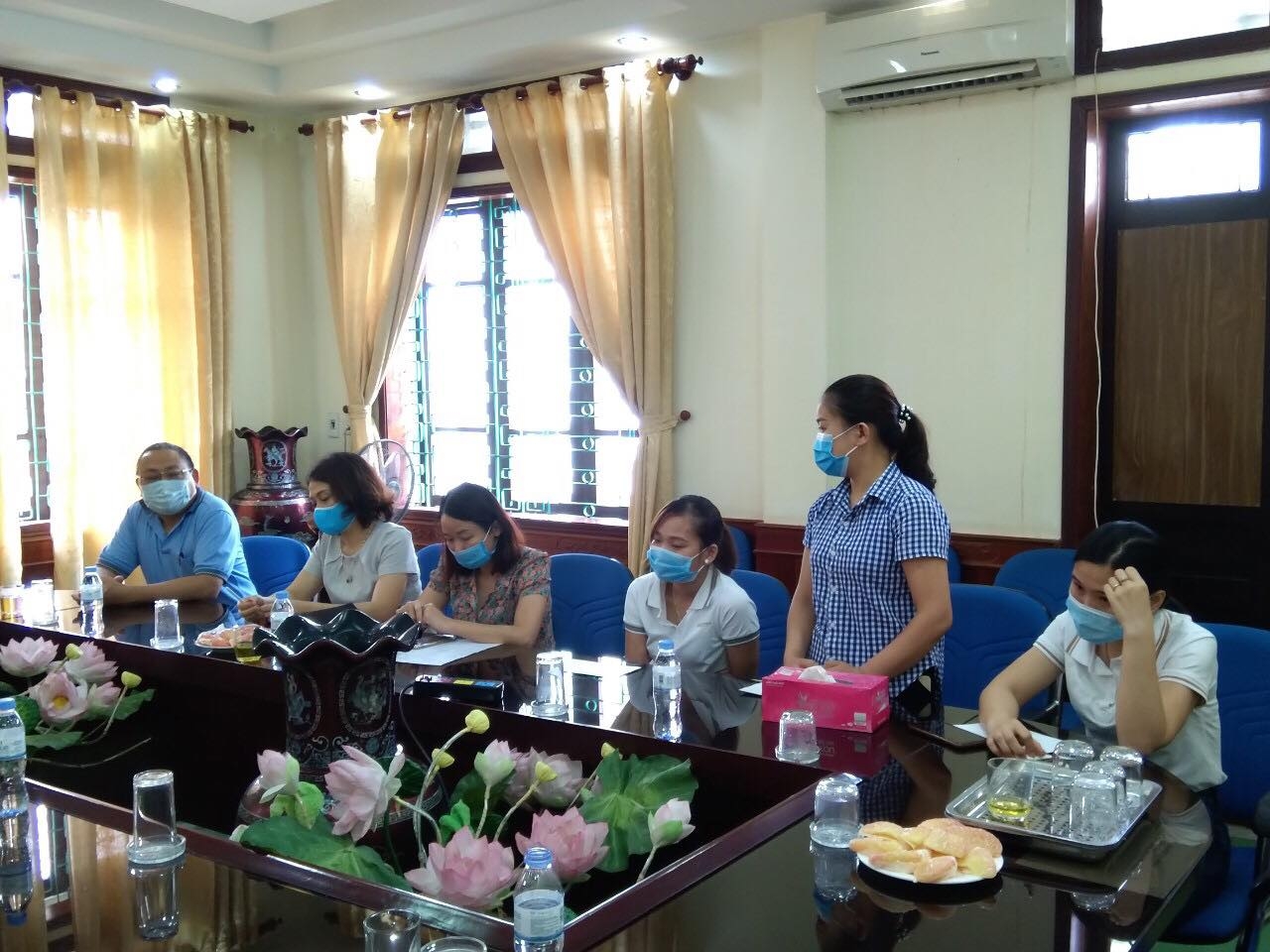 Công đoàn ngành Y tế Nghệ An trao quà cho người lao động có hoàn cảnh khó khăn Công đoàn ngành Y tế Nghệ An trao quà cho người lao động có hoàn cảnh khó khăn