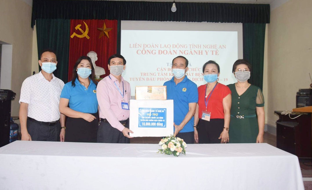Nghệ An: Công đoàn đồng hành cùng cán bộ y tế tuyến đầu phòng chống Covid-19 Nghệ An: Công đoàn đồng hành cùng cán bộ y tế tuyến đầu phòng chống Covid-19