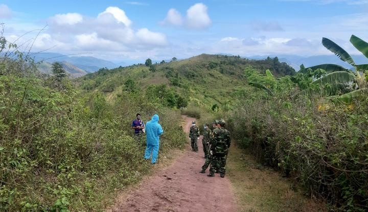 LĐLĐ Nghệ An tặng quà cho cán bộ, chiến sĩ Đồn Biên phòng 531 Keng Đu