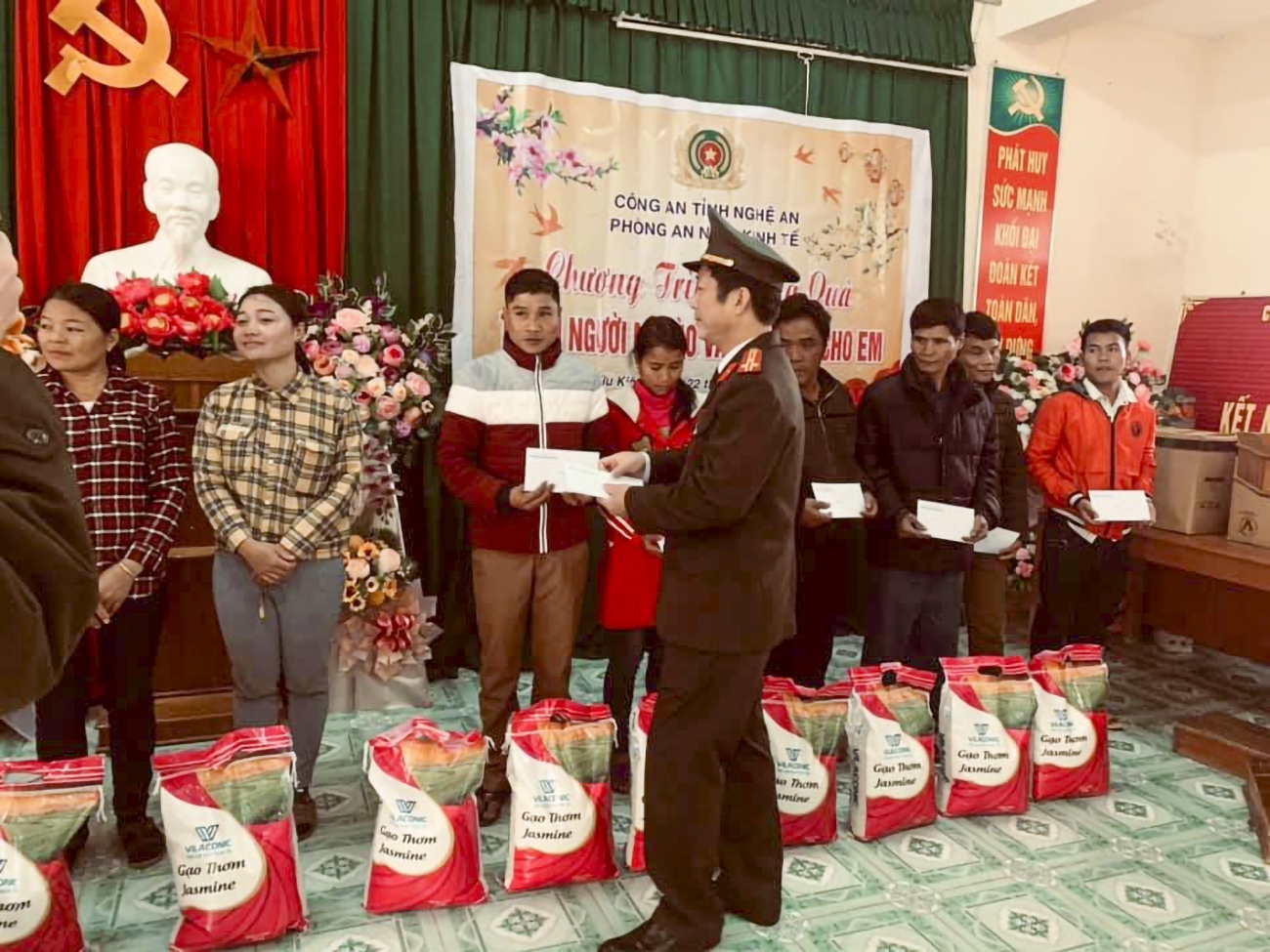 Phòng PA04 Công an tỉnh Nghệ An: 68 năm xây dựng, chiến đấu và trưởng thành Phòng PA04 Công an tỉnh Nghệ An: 68 năm xây dựng, chiến đấu và trưởng thành