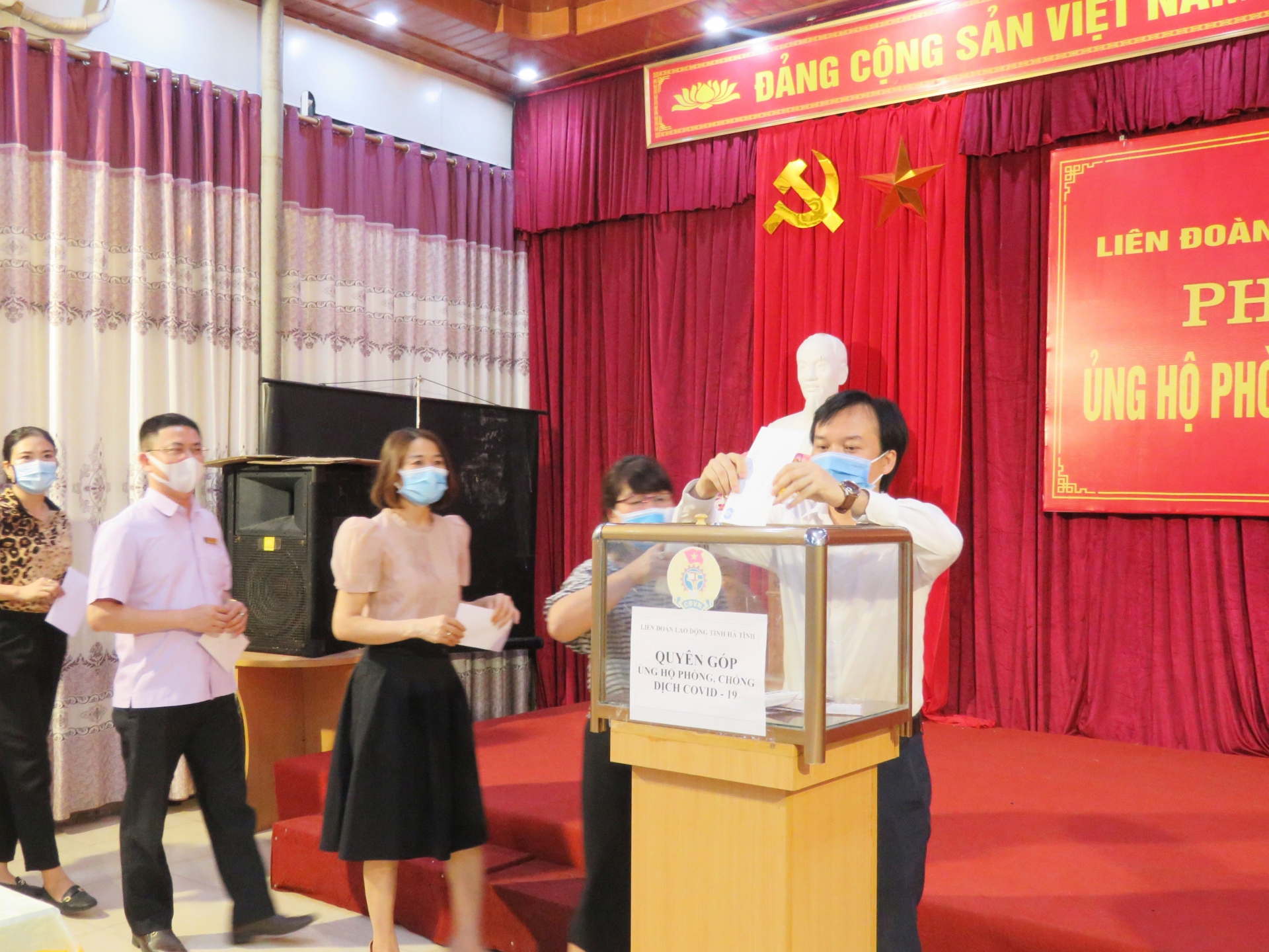 LĐLĐ tỉnh Hà Tĩnh phát động ủng hộ phòng, chống dịch Covid-19