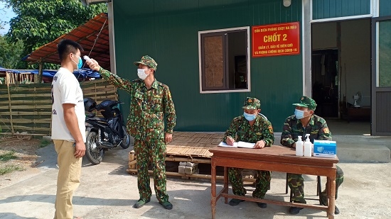 LĐLĐ tỉnh Thanh Hóa tặng quà cho cán bộ, chiến sĩ Đồn Biên phòng Na Mèo, Pù Nhi