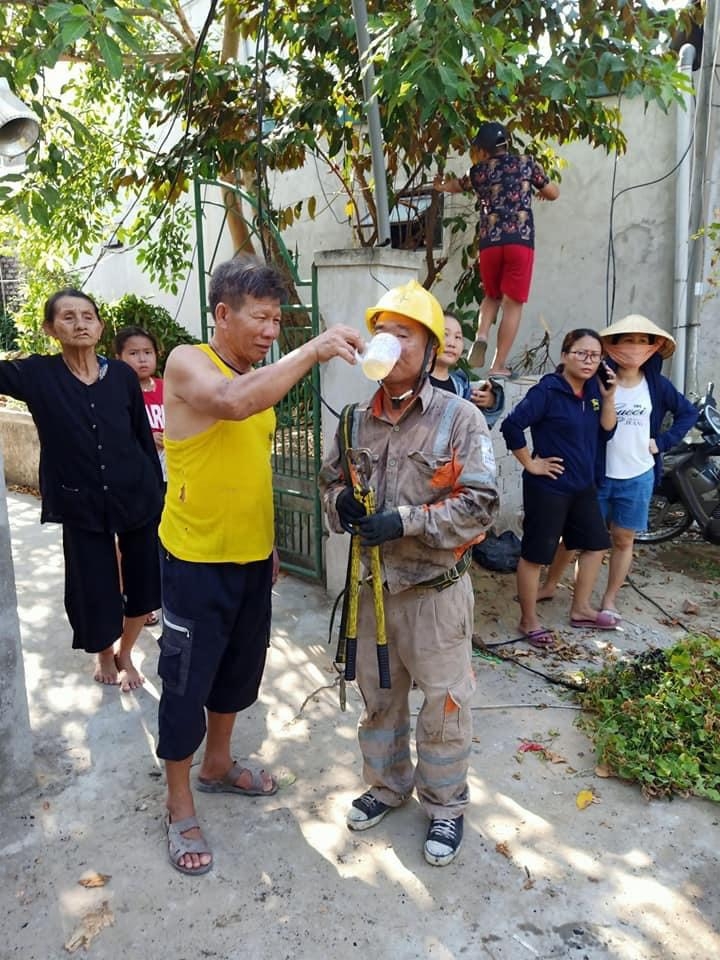 nghe an nguoi lao dong vat va muu sinh duoi troi nang nong